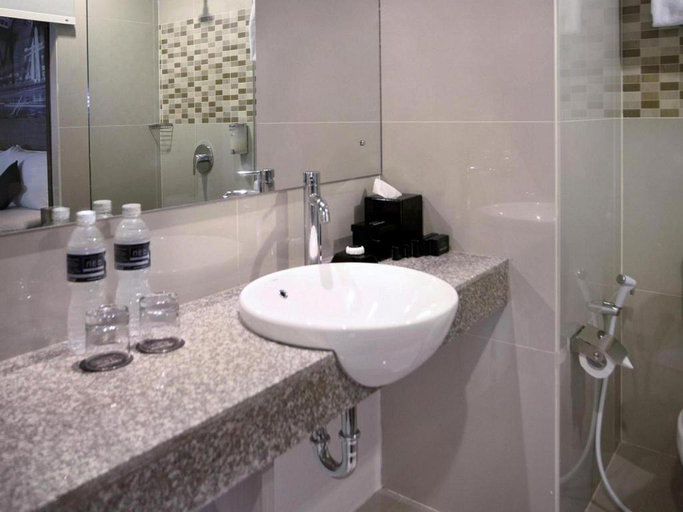 bathroom 4