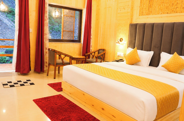 Room 3, Luxury Hotel S-D-K, Garhwal