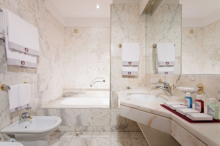 Bathroom, Grand Hotel Trento, Trento