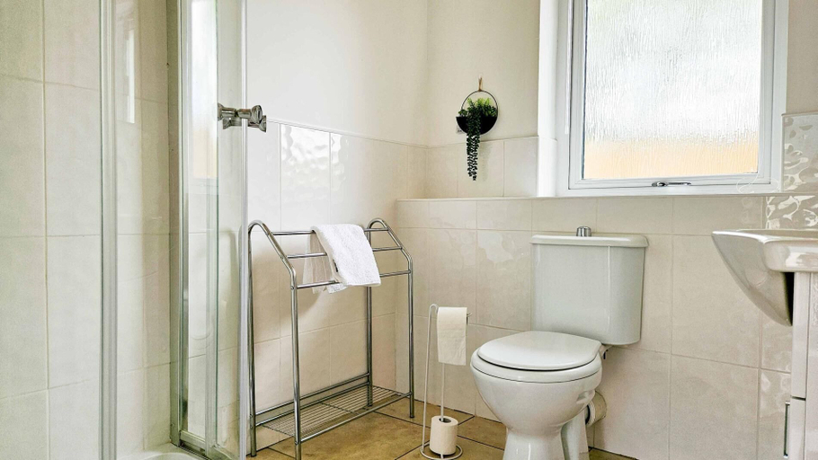 Bathroom 4, Buttercup - 2 Bed Cottage - Red Forest Retreats, Neath Port Talbot