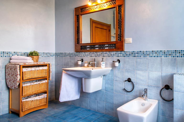 Bathroom 5, Villa Contessa, Sassari