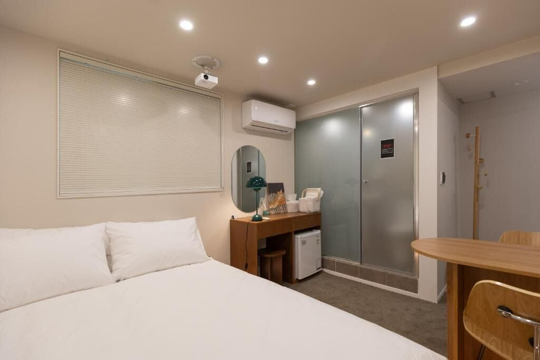 Room 2, Lua Hotel, Gangbuk