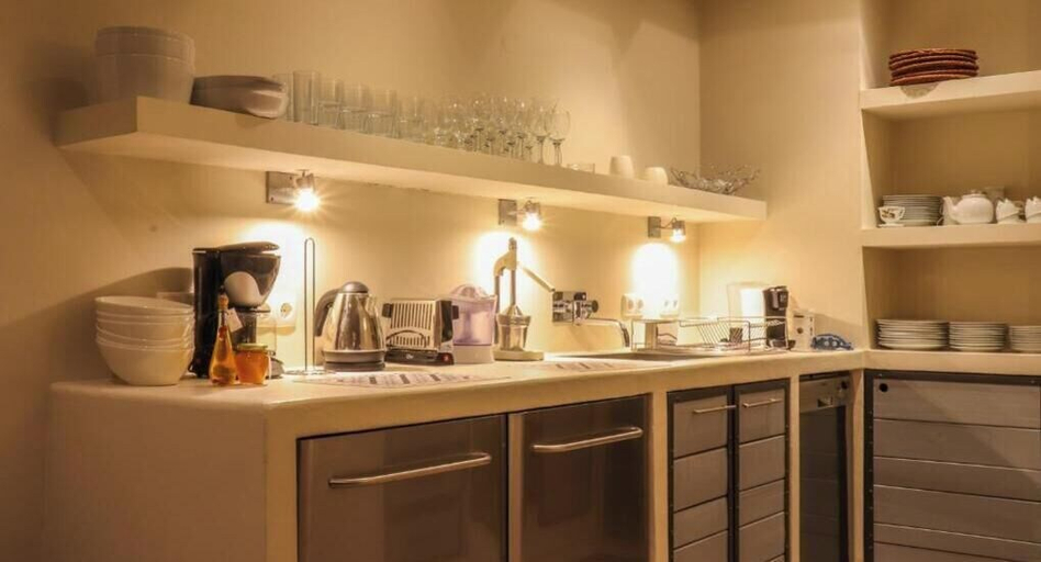 Private kitchen 4, Villa Zawaia B&B Adults Only, Lagos