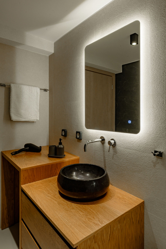 Bathroom 4, Leviosa apartment airport by Airstay, Attica