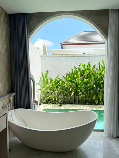 bathroom 10