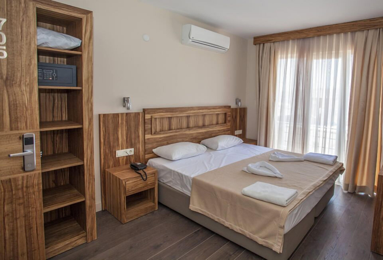 Others 2, my Solmaz Otel, Çeşme