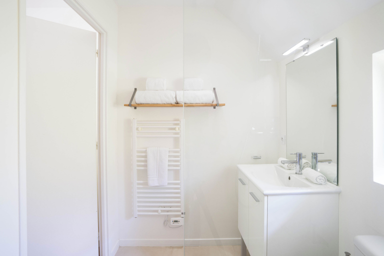 Bathroom 2, Les Studios de Honfleur, Calvados