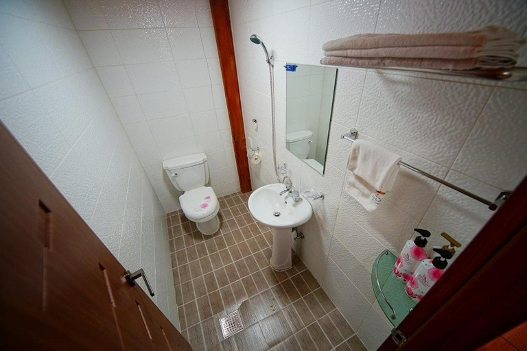 Bathroom 2, Jeonju each other Hanok Pension, Jeonju