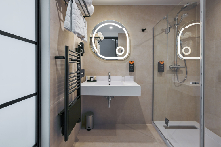 Bathroom 4, Orange Hotel La Louvière, Hainaut