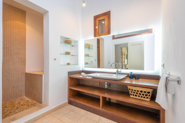 Facilities 5, Villa Coira, Baleares