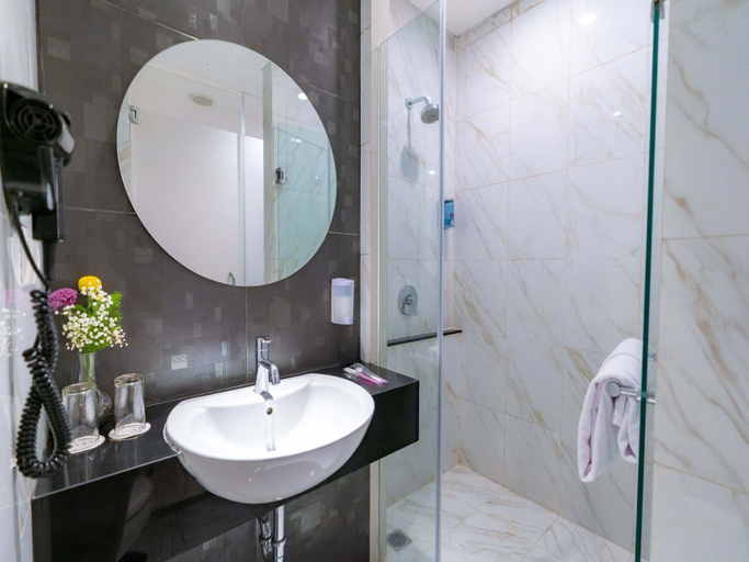 bathroom 11