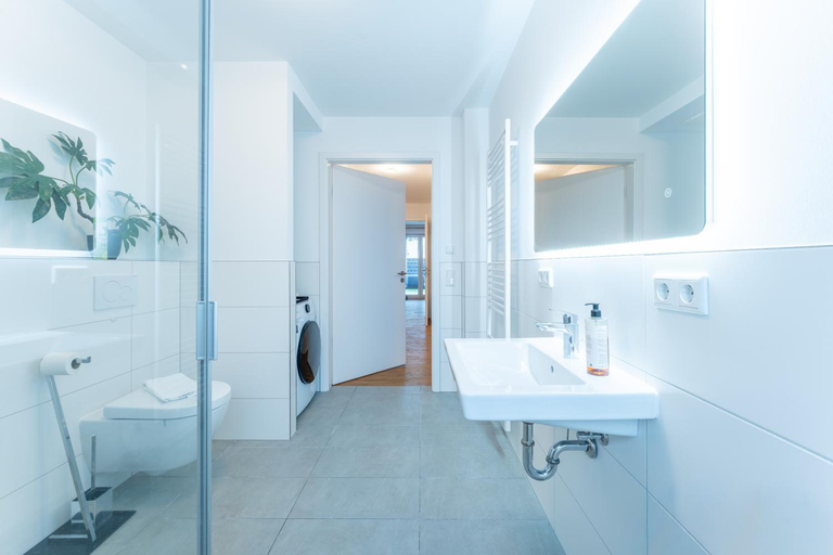 Bathroom 2, Lit Living: Luxus - Box Spring - Parking - Terrace, Ludwigshafen am Rhein