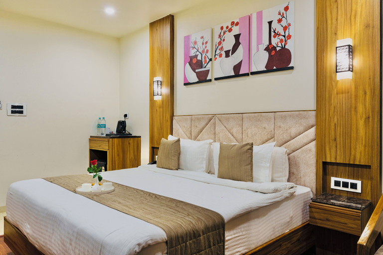 Bedroom 3, Hotel Emerald, Bhopal