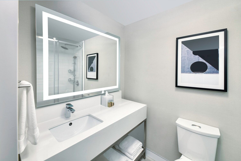Bathroom 4, The Insignia Hotel, Sarnia, a Tribute Portfolio Hotel, Lambton