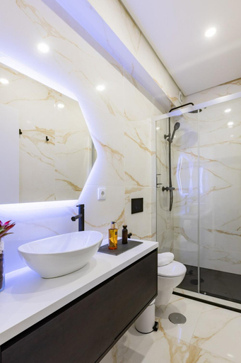 Bathroom 2, Boavista Executive Studios, Porto