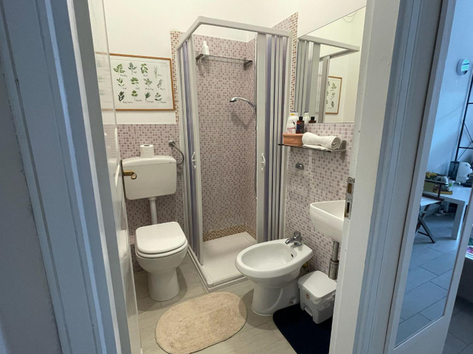 Bathroom, Ashur mondello, Palermo