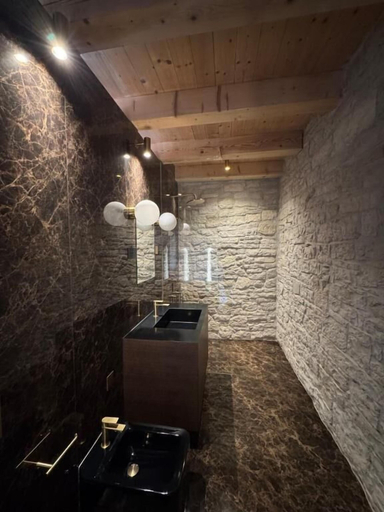 Bathroom 2, The B luxury countryside, Tinjan
