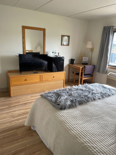 Bedroom 2, Hygge Inn & Suites, Shelby