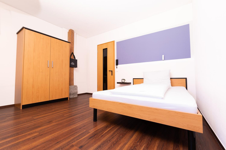 Bedroom 2, historic Apart, Erlangen