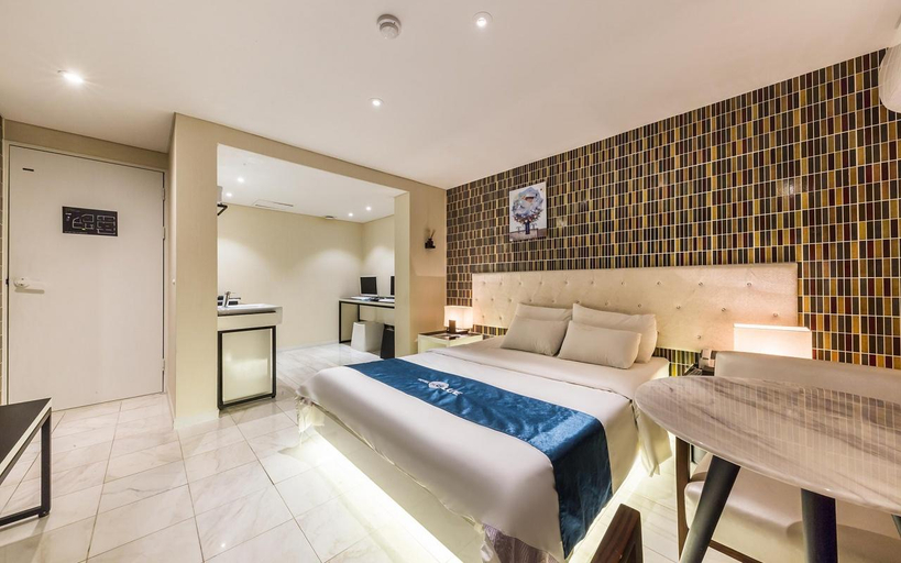 Bedroom 2, Cheonho Hotel The Blue, Gandong