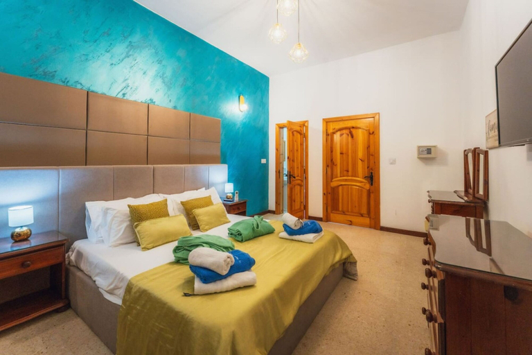 Room 2, Tal Jordan Complex - Bungalow 3 Frog