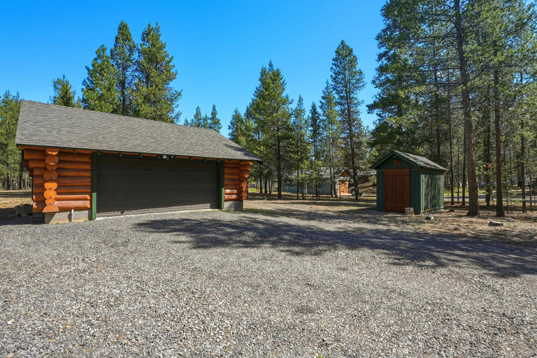 Exterior 5, Lucky Logger Cute and Cozy Cabin Getaway, Deschutes