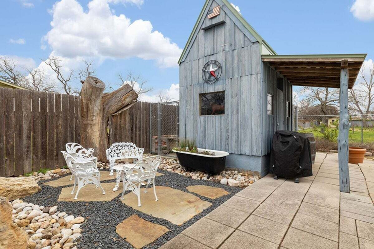 Terrace/patio 5, Sunny Charming Retreat: Wine Greenhouse, Gillespie