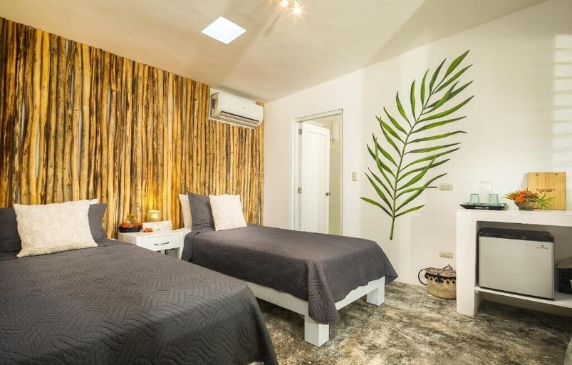 Room 2, El Encuentro Surf Lodge, Sosua