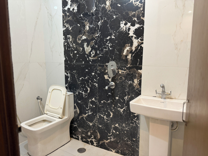 Bathroom 5, Hotel Darbar, Dehradun