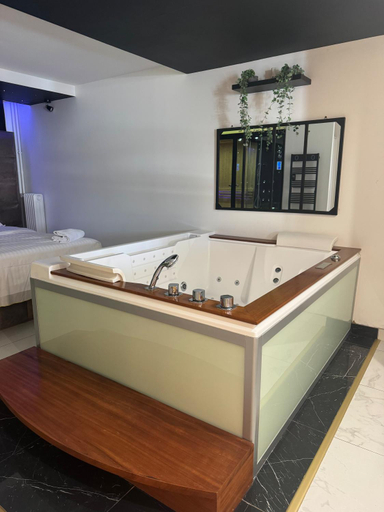 Bathroom, L&H SUIT, Seine-Maritime