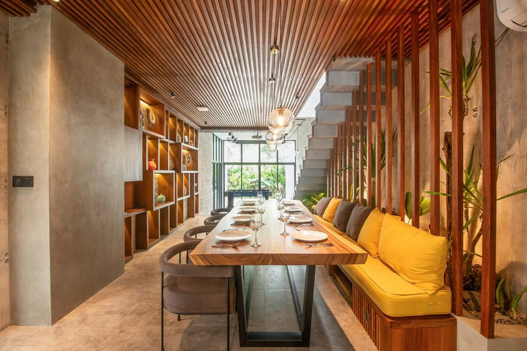 2, Trendy 4BR Villa, Central Canggu, 8mins to Beach, Badung