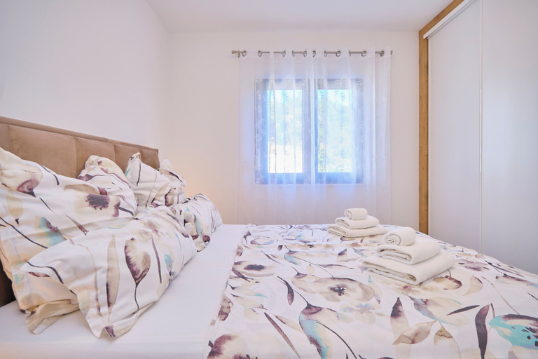 Room 5, Ray Holiday Apartment, Okrug
