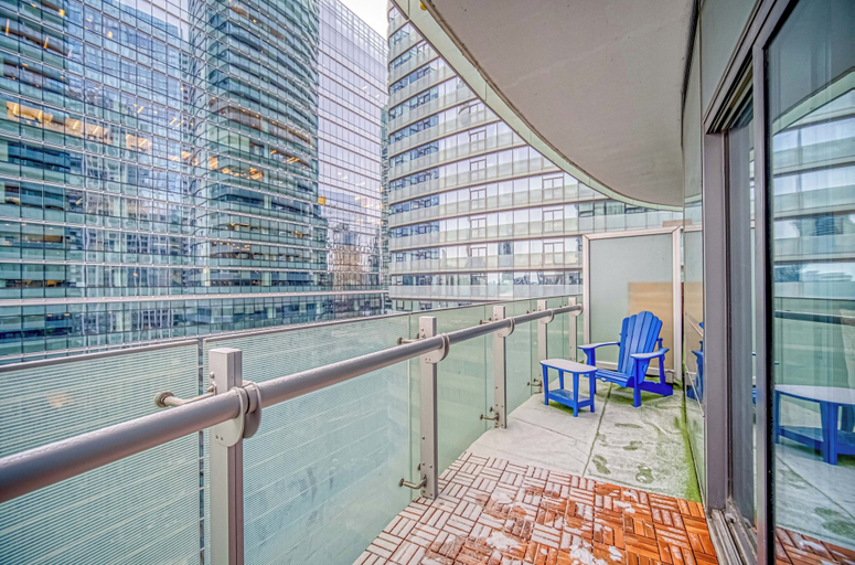 Property grounds 2, Downtown Toronto Hotel and Suites, Toronto