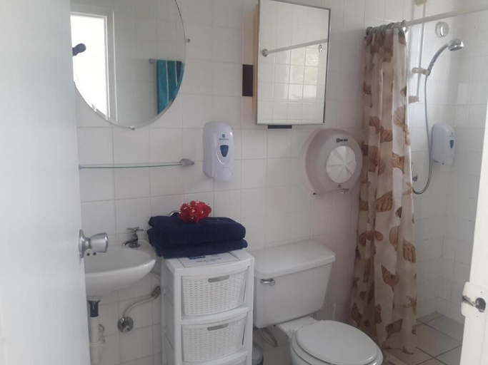 Bathroom 3, WEAVING MILL ARUBA bed and coffee