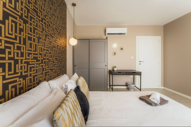 Room 3, Luxury Penthouse Jacuzzi BBQ Terrace Pool Table