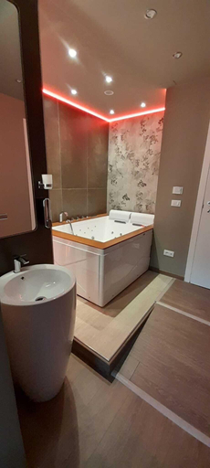 Bathroom 4, Stazione Tiburtina Roma, Rome