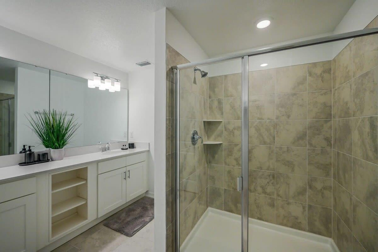 Bathroom 4, Spacious, Beautiful 3-BR Condo, Prime Location, Osceola