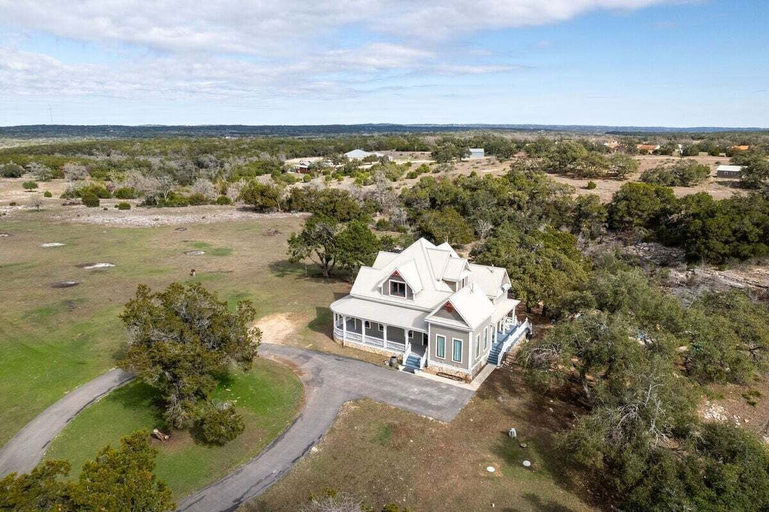 Exterior 3, Unique Victorian Home - Pool - Pets - Firepit, Hays