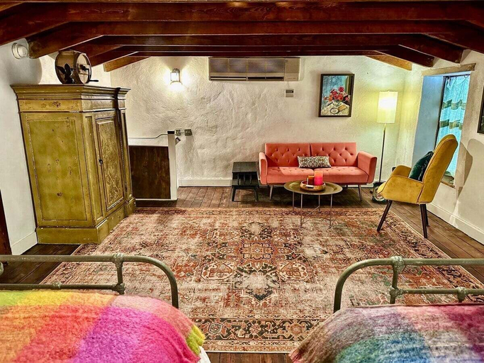 Interior 3, Historic Rumpel Kammer Compound, Gillespie
