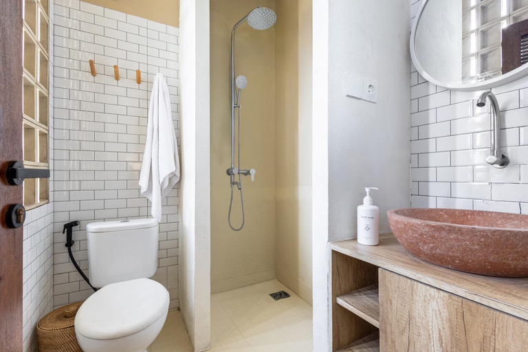 Shower 4, Pyramids Ateliero Apartments Canggu, Badung