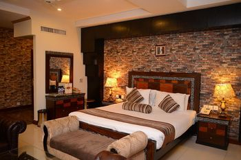 Others 4, Hilton Suites, Lahore