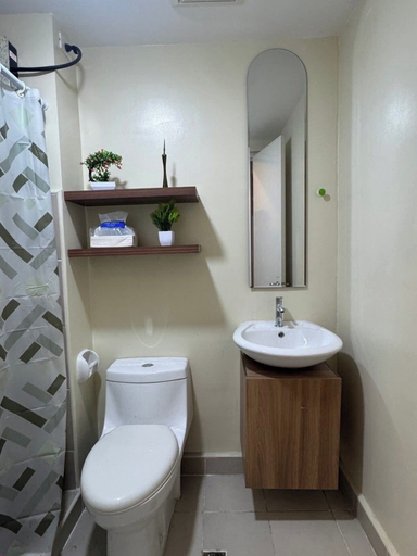 Bathroom 5, Her Casa Stays, Parañaque