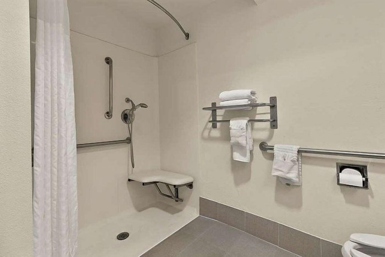 Bathroom 3, Super Star Inn & Suite Lincoln Crete, Saline