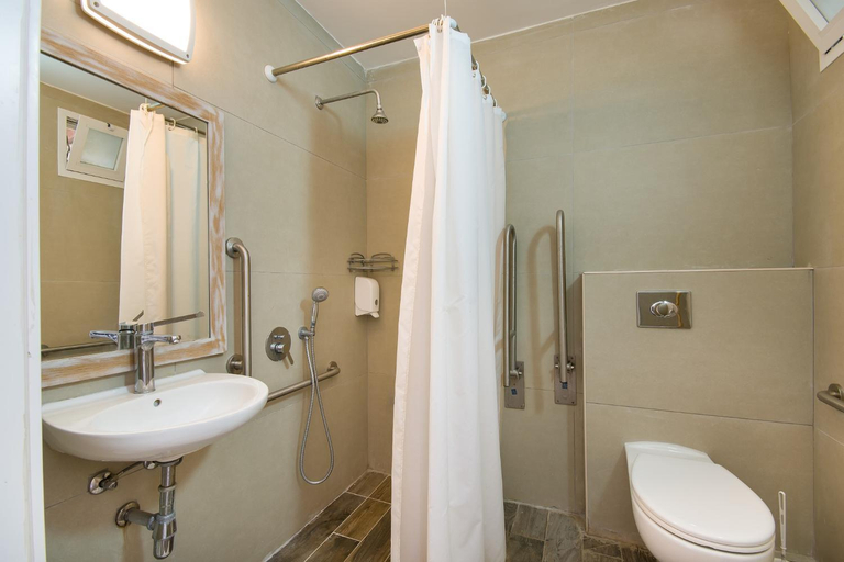Bathroom, SPNI Alon Tavor Field school