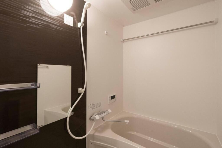 Bathroom 2, Rufura Fukusima, Osaka