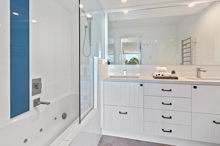 Bathroom 4, Picture Point Terraces, Noosa - Noosa-Noosaville