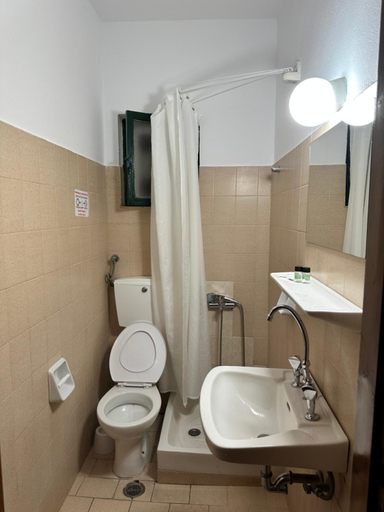 Bathroom 5, Hotel TSAPARAS, Central Greece