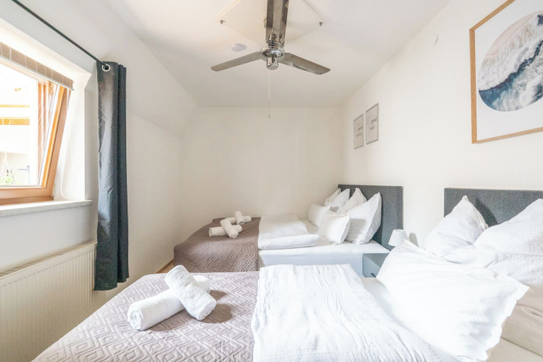 Room 3, Coyhomes Steyr Riverside, Steyr