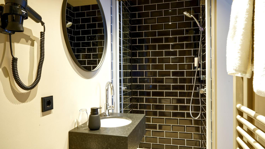 Bathroom 4, Altes Zollhaus, Schaumburg