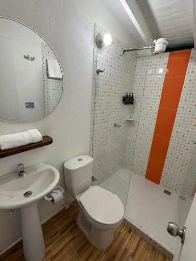 Bathroom 5, Hosteria El Paraiso, Jardín